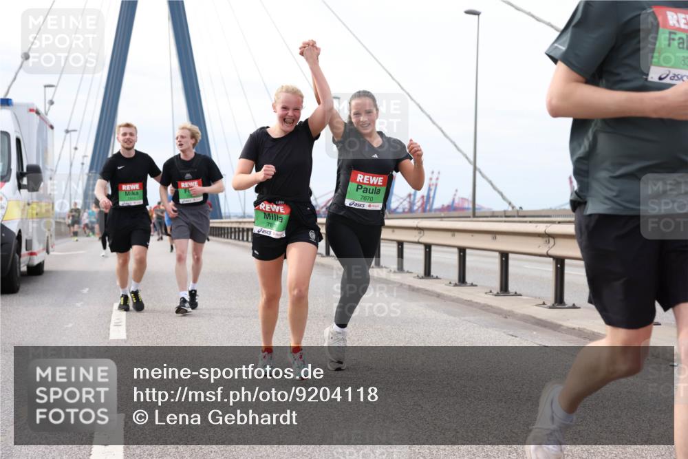03.10.2025 - Köhlbrandbrückenlauf Lena Gebhardt http://msf.ph/oto/9204118 03.10.2025 15:55:36 Position 2 78, 7670, 83 meine-sportfotos.de