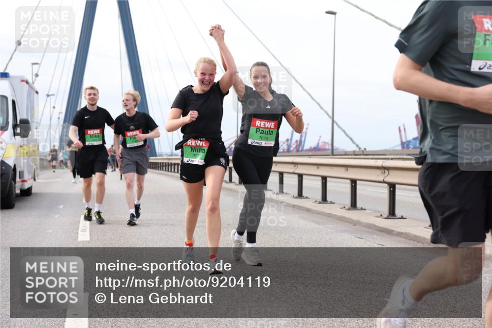 03.10.2025 - Köhlbrandbrückenlauf Lena Gebhardt http://msf.ph/oto/9204119 03.10.2025 15:55:36 Position 2 7876, 7670 meine-sportfotos.de