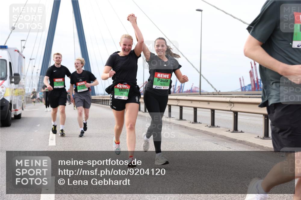 03.10.2025 - Köhlbrandbrückenlauf Lena Gebhardt http://msf.ph/oto/9204120 03.10.2025 15:55:36 Position 2 7876, 7670 meine-sportfotos.de