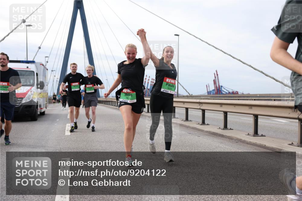 03.10.2025 - Köhlbrandbrückenlauf Lena Gebhardt http://msf.ph/oto/9204122 03.10.2025 15:55:36 Position 2  meine-sportfotos.de