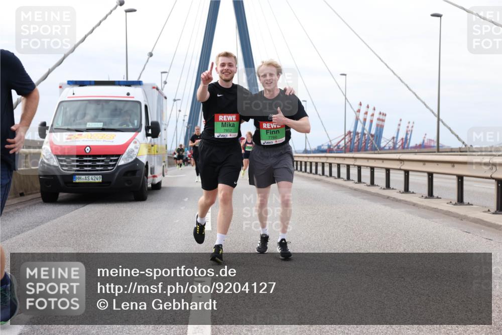 03.10.2025 - Köhlbrandbrückenlauf Lena Gebhardt http://msf.ph/oto/9204127 03.10.2025 15:55:37 Position 2 42, 85, 4, 7852, 7760, 4249 meine-sportfotos.de