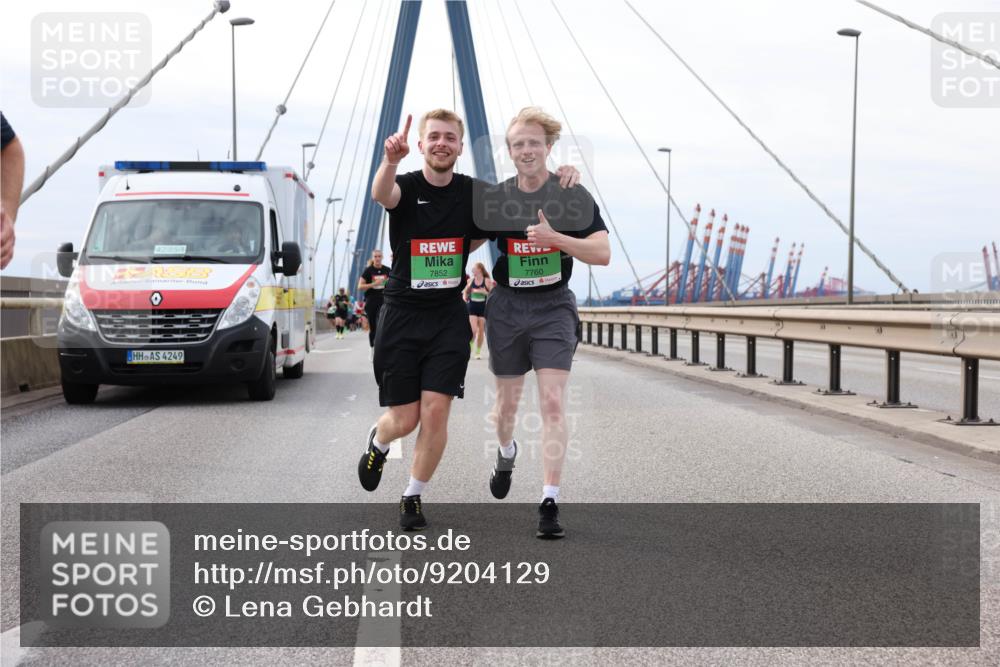 03.10.2025 - Köhlbrandbrückenlauf Lena Gebhardt http://msf.ph/oto/9204129 03.10.2025 15:55:37 Position 2 42, 85, 4249, 7852, 7760 meine-sportfotos.de
