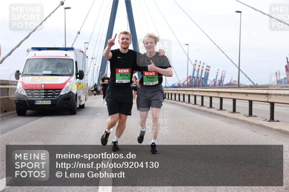 03.10.2025 - Köhlbrandbrückenlauf Lena Gebhardt http://msf.ph/oto/9204130 03.10.2025 15:55:38 Position 2 42, 85, 4, 7852, 7760, 4249 meine-sportfotos.de