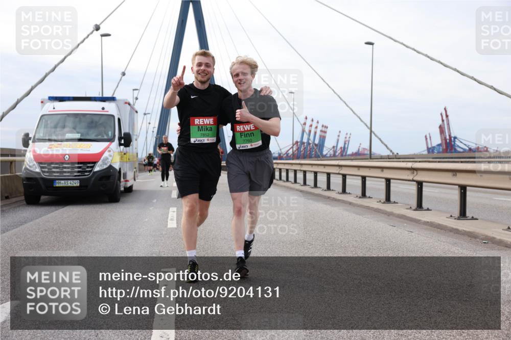 03.10.2025 - Köhlbrandbrückenlauf Lena Gebhardt http://msf.ph/oto/9204131 03.10.2025 15:55:38 Position 2 4249, 7852, 7760 meine-sportfotos.de