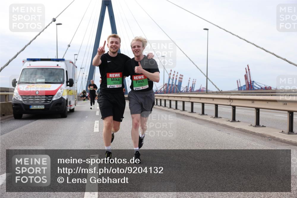 03.10.2025 - Köhlbrandbrückenlauf Lena Gebhardt http://msf.ph/oto/9204132 03.10.2025 15:55:38 Position 2 4249, 7852, 7760 meine-sportfotos.de