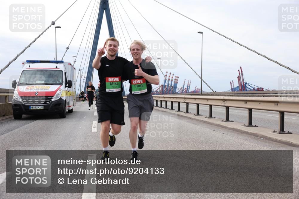 03.10.2025 - Köhlbrandbrückenlauf Lena Gebhardt http://msf.ph/oto/9204133 03.10.2025 15:55:38 Position 2 42, 85, 4, 4249, 7852, 7760 meine-sportfotos.de