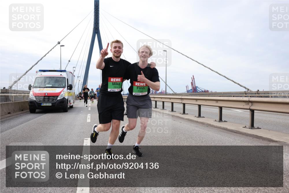 03.10.2025 - Köhlbrandbrückenlauf Lena Gebhardt http://msf.ph/oto/9204136 03.10.2025 15:55:38 Position 2 488, 7852, 4249, 7760 meine-sportfotos.de