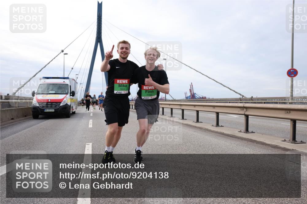 03.10.2025 - Köhlbrandbrückenlauf Lena Gebhardt http://msf.ph/oto/9204138 03.10.2025 15:55:38 Position 2 4249, 7852, 7760 meine-sportfotos.de
