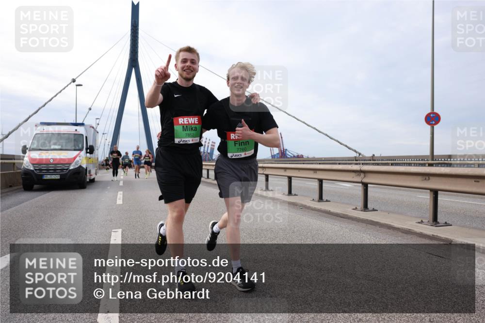 03.10.2025 - Köhlbrandbrückenlauf Lena Gebhardt http://msf.ph/oto/9204141 03.10.2025 15:55:38 Position 2 4249, 7852, 7760 meine-sportfotos.de