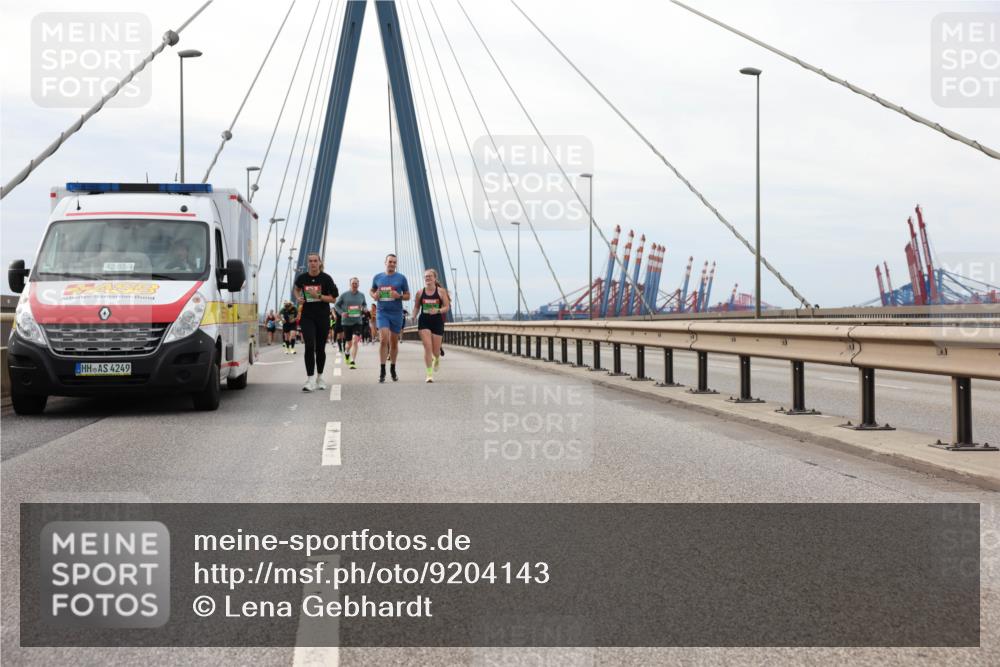 03.10.2025 - Köhlbrandbrückenlauf Lena Gebhardt http://msf.ph/oto/9204143 03.10.2025 15:55:39 Position 2 42, 85, 4, 4249 meine-sportfotos.de