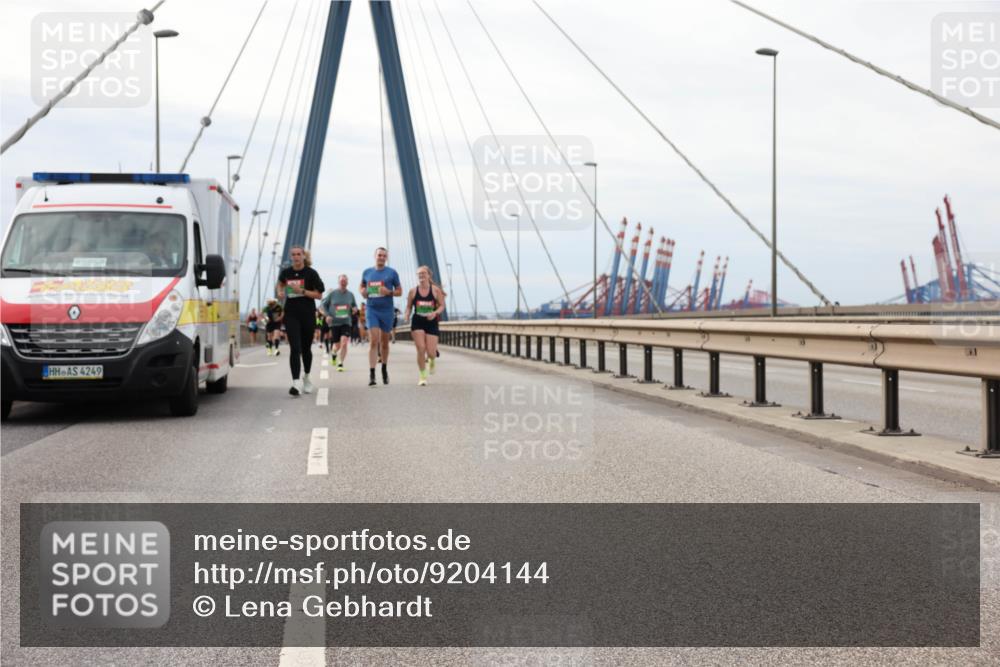 03.10.2025 - Köhlbrandbrückenlauf Lena Gebhardt http://msf.ph/oto/9204144 03.10.2025 15:55:39 Position 2 4249 meine-sportfotos.de