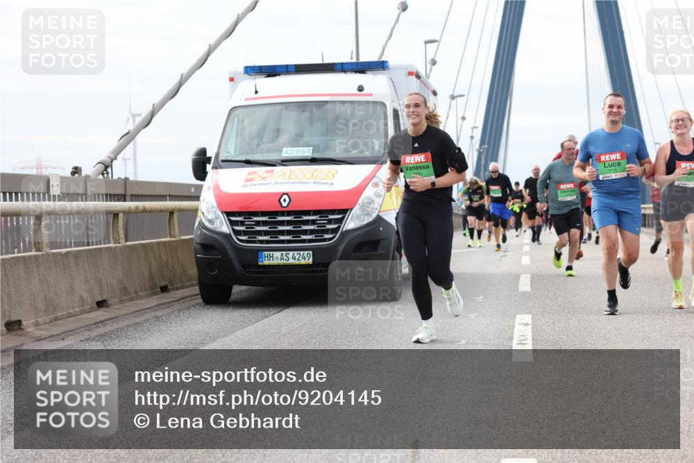 03.10.2025 - Köhlbrandbrückenlauf Lena Gebhardt http://msf.ph/oto/9204145 03.10.2025 15:55:42 Position 2 42, 85, 1, 731, 4249, 7711 meine-sportfotos.de