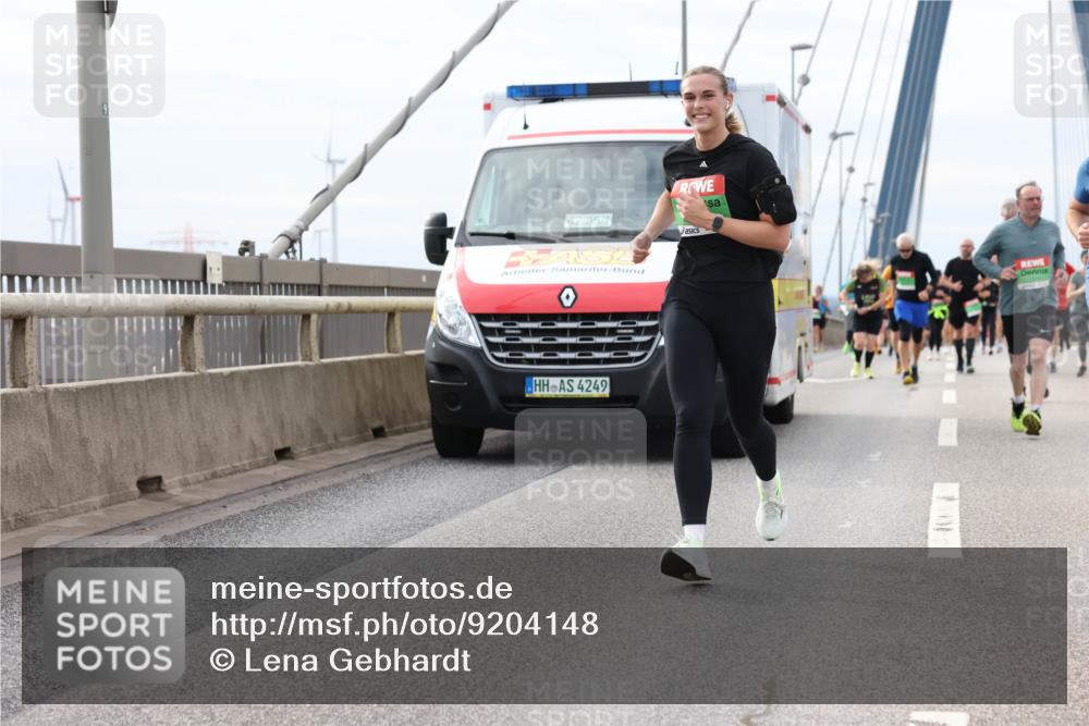 03.10.2025 - Köhlbrandbrückenlauf Lena Gebhardt http://msf.ph/oto/9204148 03.10.2025 15:55:42 Position 2 42, 85, 4, 4249 meine-sportfotos.de