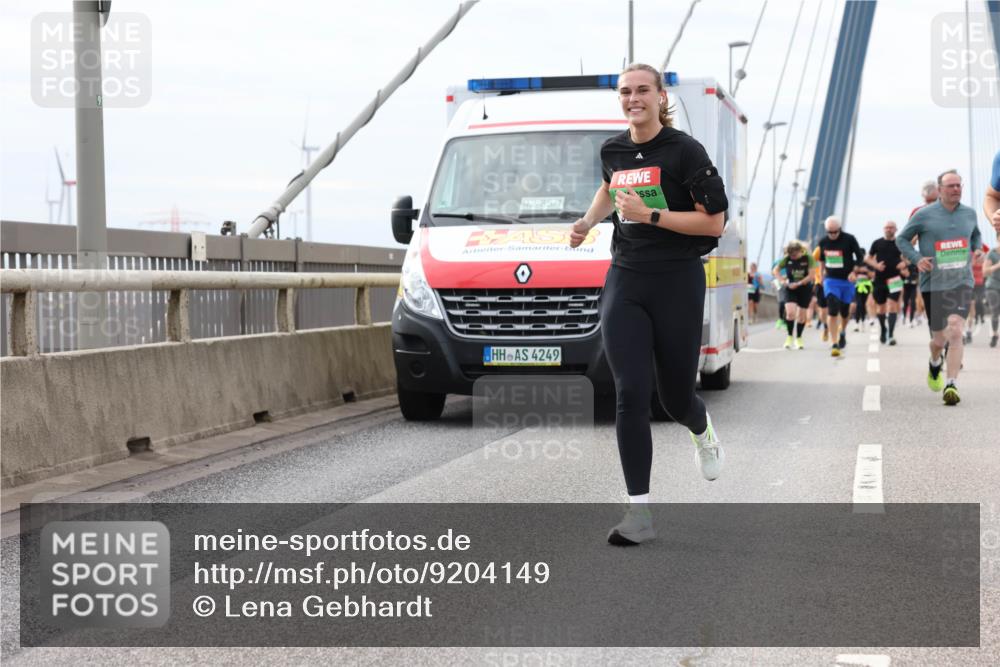 03.10.2025 - Köhlbrandbrückenlauf Lena Gebhardt http://msf.ph/oto/9204149 03.10.2025 15:55:42 Position 2 9, 42, 85, 4, 4249 meine-sportfotos.de