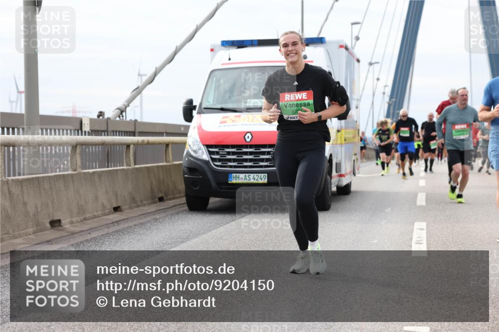 03.10.2025 - Köhlbrandbrückenlauf Lena Gebhardt http://msf.ph/oto/9204150 03.10.2025 15:55:42 Position 2 42, 85, 4249, 872 meine-sportfotos.de