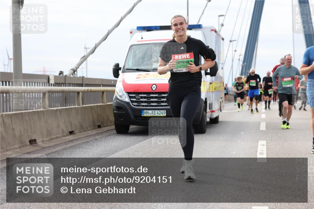 03.10.2025 - Köhlbrandbrückenlauf Lena Gebhardt http://msf.ph/oto/9204151 03.10.2025 15:55:43 Position 2 9, 42, 8731, 4249 meine-sportfotos.de