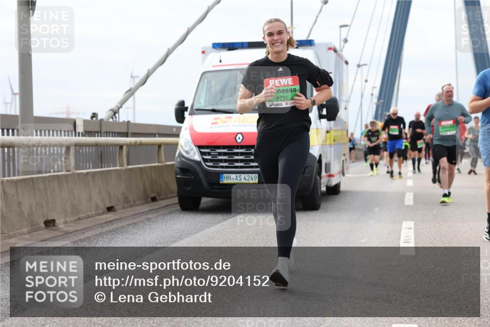 03.10.2025 - Köhlbrandbrückenlauf Lena Gebhardt http://msf.ph/oto/9204152 03.10.2025 15:55:43 Position 2 4249, 8731 meine-sportfotos.de