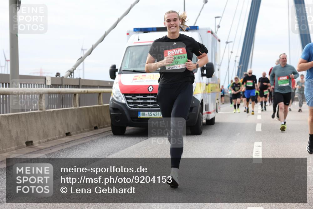 03.10.2025 - Köhlbrandbrückenlauf Lena Gebhardt http://msf.ph/oto/9204153 03.10.2025 15:55:43 Position 2 9, 4249, 8731 meine-sportfotos.de