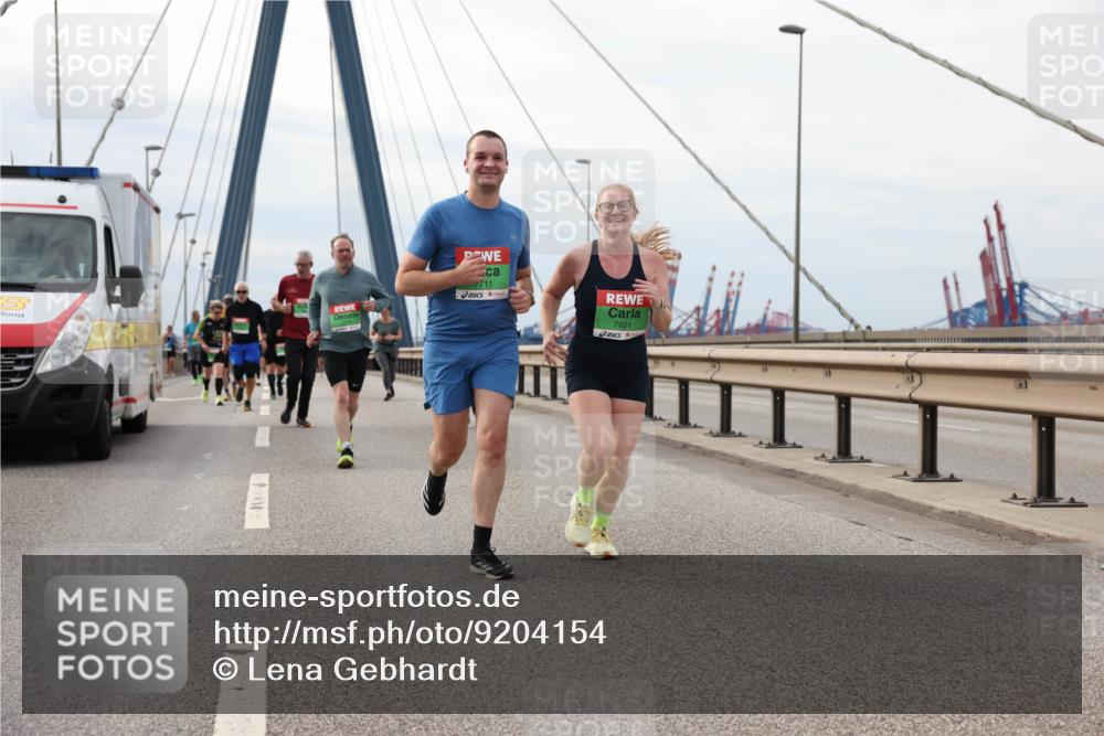 03.10.2025 - Köhlbrandbrückenlauf Lena Gebhardt http://msf.ph/oto/9204154 03.10.2025 15:55:43 Position 2 7711, 7801 meine-sportfotos.de