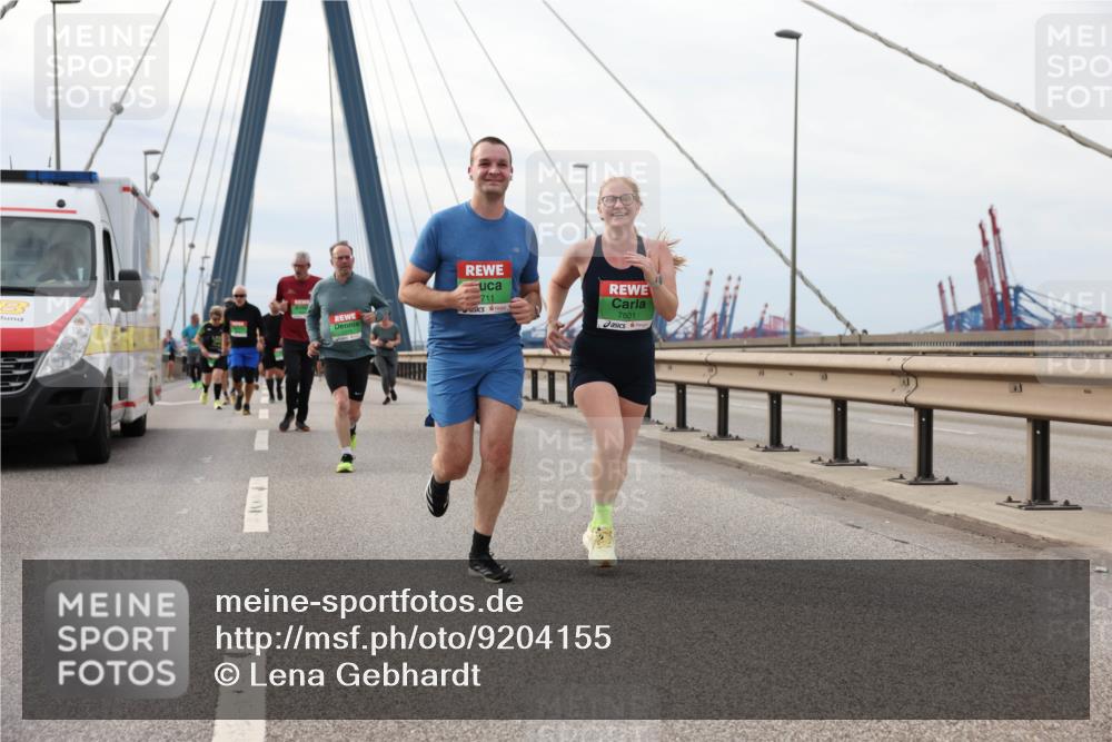 03.10.2025 - Köhlbrandbrückenlauf Lena Gebhardt http://msf.ph/oto/9204155 03.10.2025 15:55:44 Position 2 711, 7801 meine-sportfotos.de