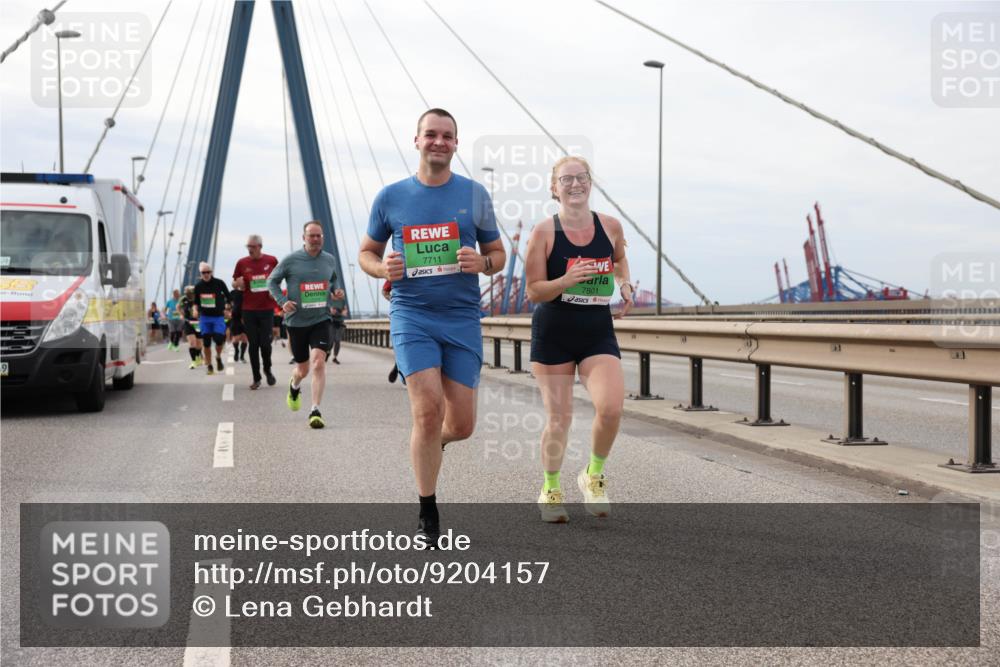 03.10.2025 - Köhlbrandbrückenlauf Lena Gebhardt http://msf.ph/oto/9204157 03.10.2025 15:55:44 Position 2 7711, 9, 7801 meine-sportfotos.de