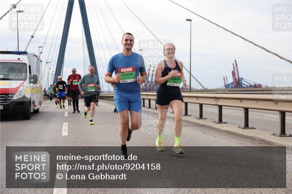 03.10.2025 - Köhlbrandbrückenlauf Lena Gebhardt http://msf.ph/oto/9204158 03.10.2025 15:55:44 Position 2 49, 7711, 7801 meine-sportfotos.de