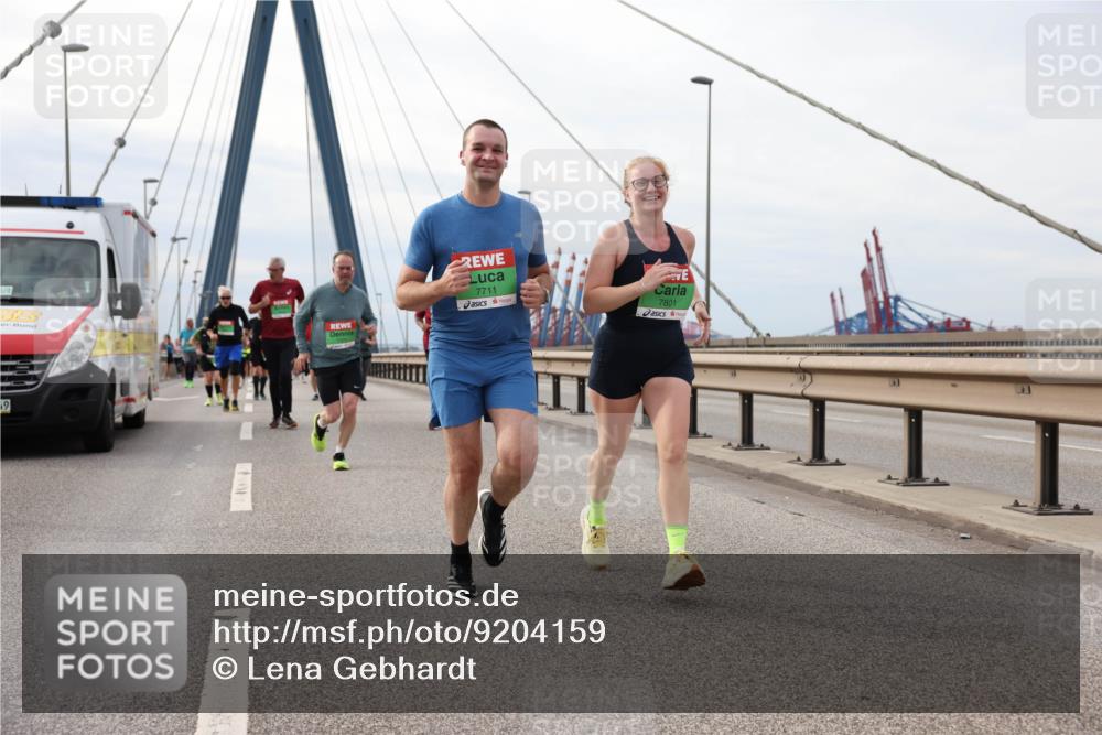 03.10.2025 - Köhlbrandbrückenlauf Lena Gebhardt http://msf.ph/oto/9204159 03.10.2025 15:55:44 Position 2 9, 7711, 7801 meine-sportfotos.de