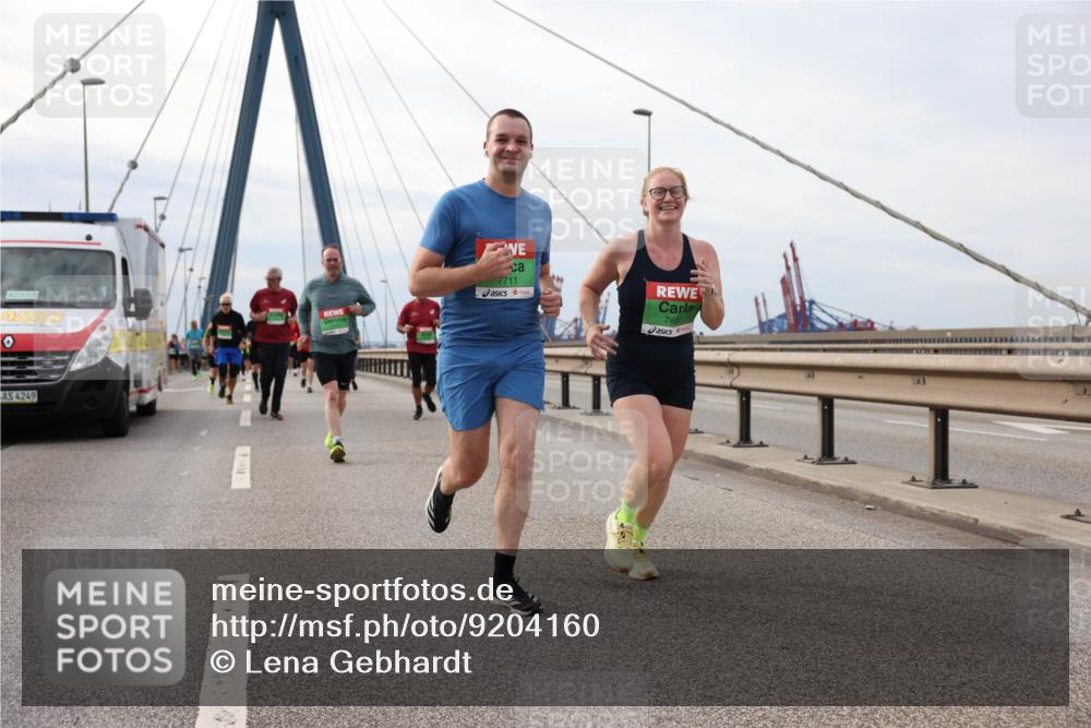 03.10.2025 - Köhlbrandbrückenlauf Lena Gebhardt http://msf.ph/oto/9204160 03.10.2025 15:55:44 Position 2 42, 85, 488, 7711, 4249, 7801 meine-sportfotos.de