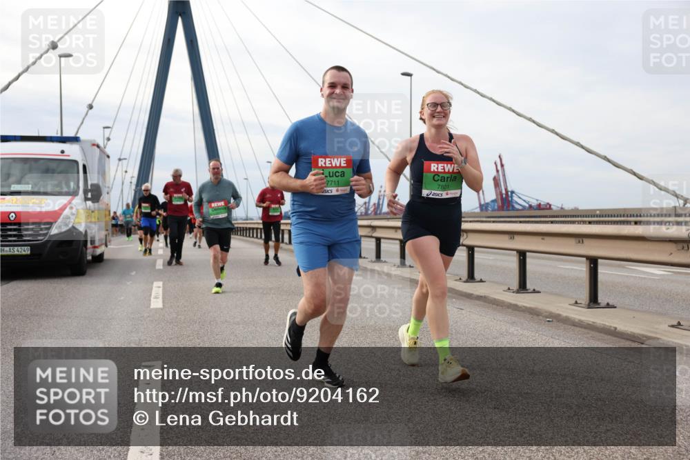 03.10.2025 - Köhlbrandbrückenlauf Lena Gebhardt http://msf.ph/oto/9204162 03.10.2025 15:55:44 Position 2 42, 85, 4249, 7711, 7801 meine-sportfotos.de