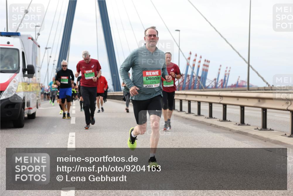 03.10.2025 - Köhlbrandbrückenlauf Lena Gebhardt http://msf.ph/oto/9204163 03.10.2025 15:55:45 Position 2 7375 meine-sportfotos.de