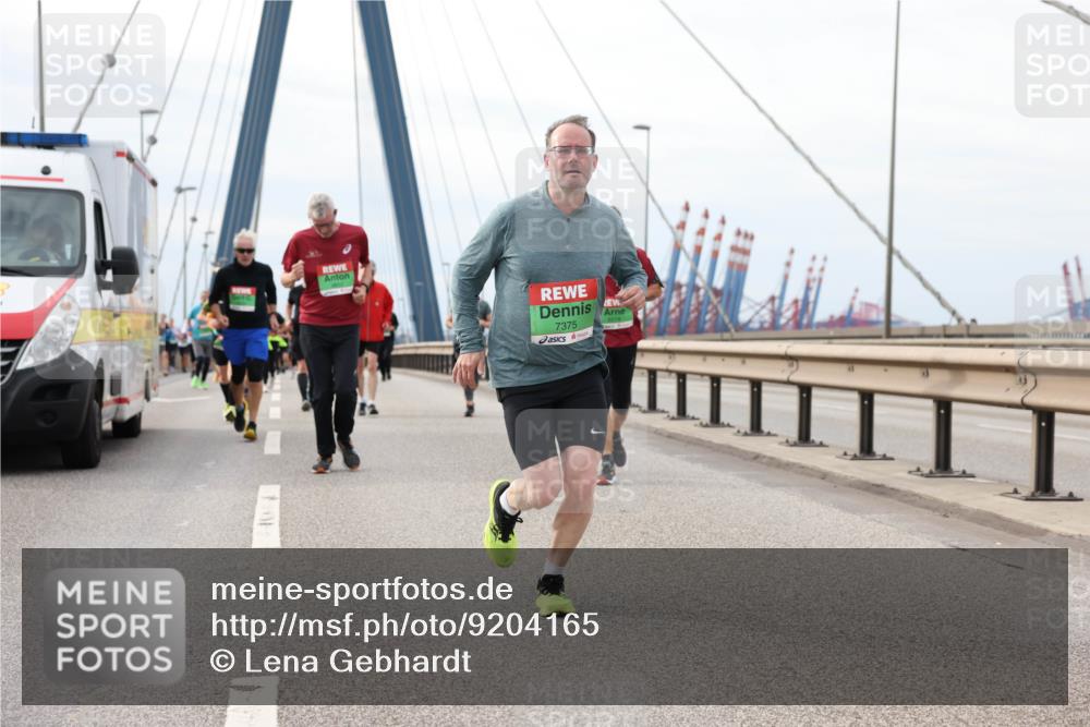 03.10.2025 - Köhlbrandbrückenlauf Lena Gebhardt http://msf.ph/oto/9204165 03.10.2025 15:55:45 Position 2 7375 meine-sportfotos.de