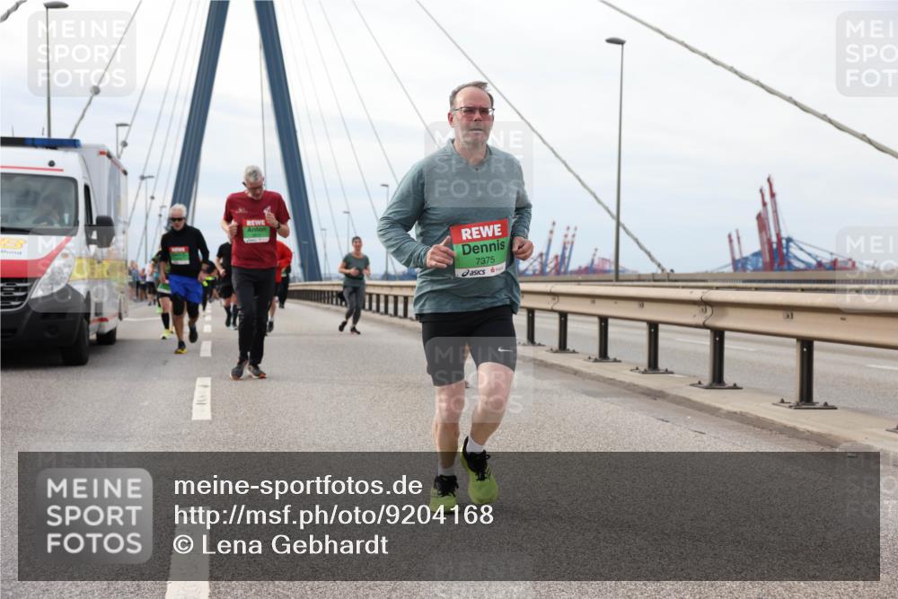 03.10.2025 - Köhlbrandbrückenlauf Lena Gebhardt http://msf.ph/oto/9204168 03.10.2025 15:55:46 Position 2 7375 meine-sportfotos.de