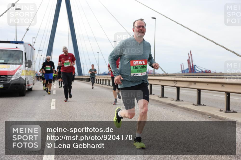 03.10.2025 - Köhlbrandbrückenlauf Lena Gebhardt http://msf.ph/oto/9204170 03.10.2025 15:55:46 Position 2 249, 7375 meine-sportfotos.de