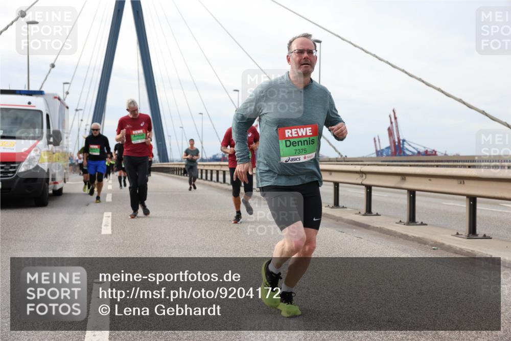03.10.2025 - Köhlbrandbrückenlauf Lena Gebhardt http://msf.ph/oto/9204172 03.10.2025 15:55:46 Position 2 7375 meine-sportfotos.de