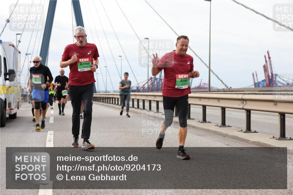 03.10.2025 - Köhlbrandbrückenlauf Lena Gebhardt http://msf.ph/oto/9204173 03.10.2025 15:55:47 Position 2 9613, 8574 meine-sportfotos.de