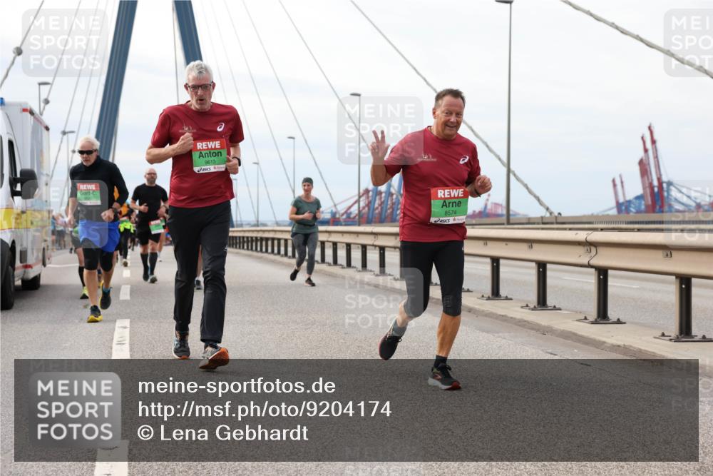 03.10.2025 - Köhlbrandbrückenlauf Lena Gebhardt http://msf.ph/oto/9204174 03.10.2025 15:55:47 Position 2 9613, 8574 meine-sportfotos.de