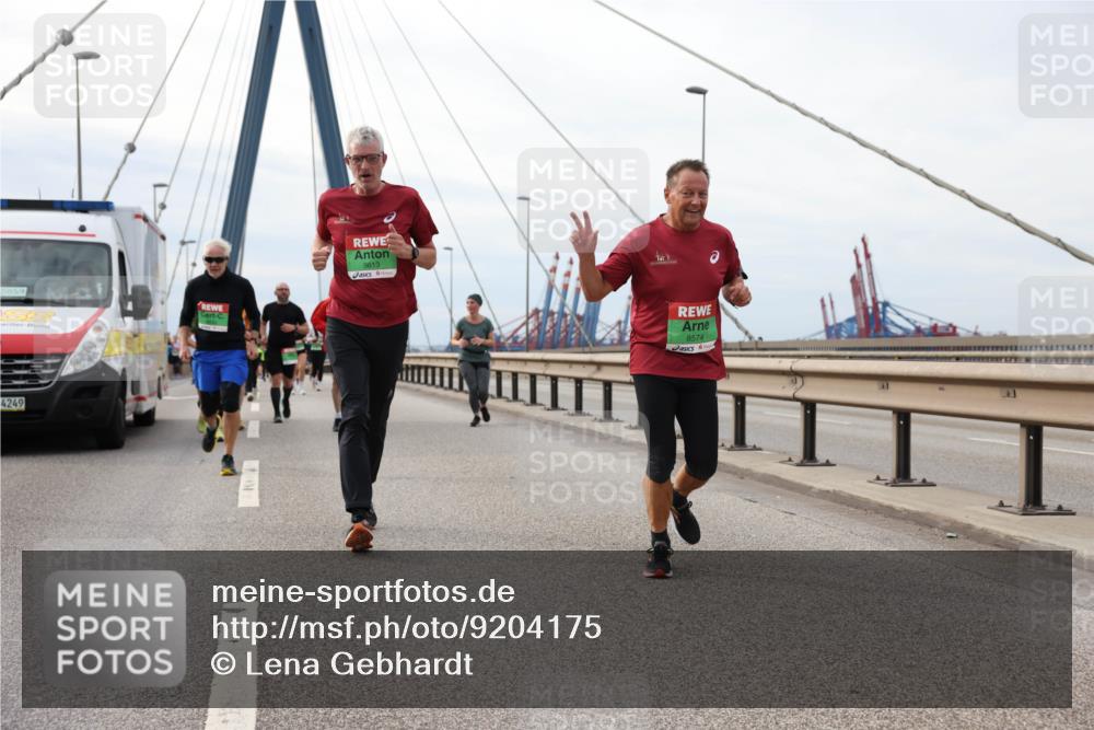 03.10.2025 - Köhlbrandbrückenlauf Lena Gebhardt http://msf.ph/oto/9204175 03.10.2025 15:55:48 Position 2 2, 85, 4249, 9613, 8574 meine-sportfotos.de