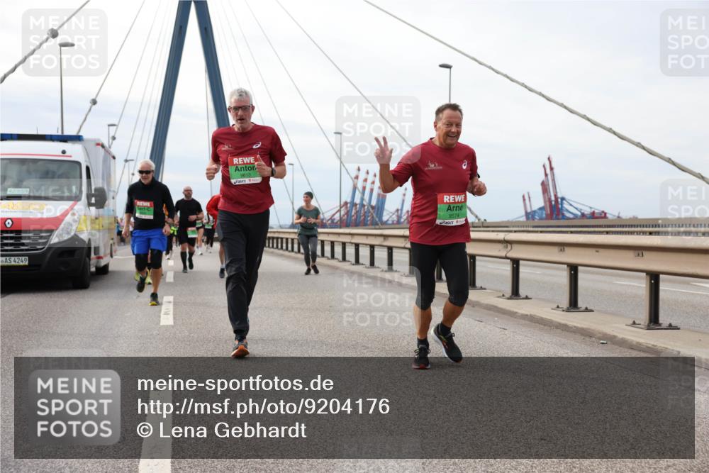 03.10.2025 - Köhlbrandbrückenlauf Lena Gebhardt http://msf.ph/oto/9204176 03.10.2025 15:55:48 Position 2 42, 85, 4249, 9613, 8574 meine-sportfotos.de