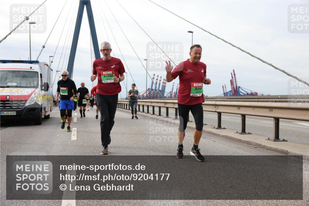 03.10.2025 - Köhlbrandbrückenlauf Lena Gebhardt http://msf.ph/oto/9204177 03.10.2025 15:55:48 Position 2 42, 85, 9613, 4249, 8574 meine-sportfotos.de