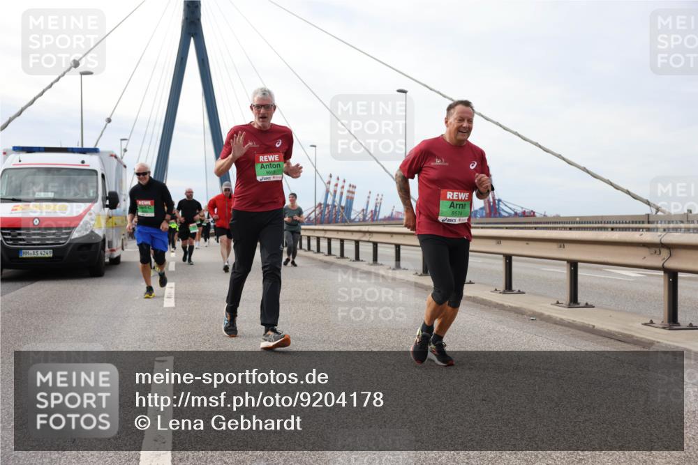 03.10.2025 - Köhlbrandbrückenlauf Lena Gebhardt http://msf.ph/oto/9204178 03.10.2025 15:55:48 Position 2 42, 85, 483, 4249, 9613, 8574 meine-sportfotos.de