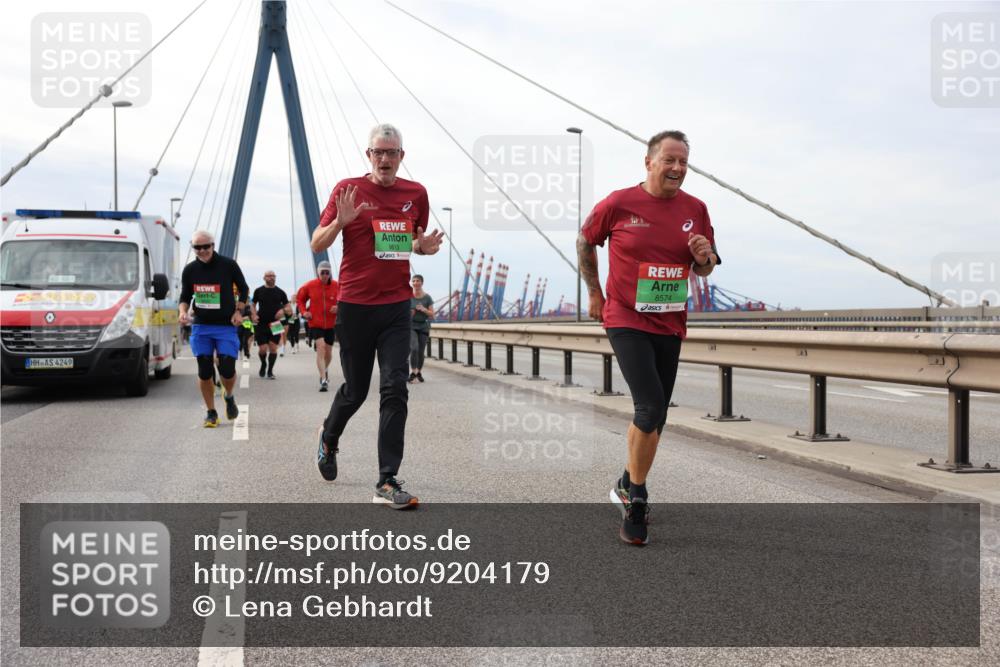 03.10.2025 - Köhlbrandbrückenlauf Lena Gebhardt http://msf.ph/oto/9204179 03.10.2025 15:55:48 Position 2 4249, 9613, 8574 meine-sportfotos.de