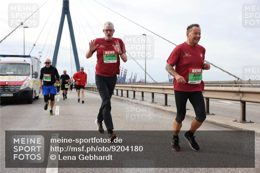 03.10.2025 - Köhlbrandbrückenlauf Lena Gebhardt http://msf.ph/oto/9204180 03.10.2025 15:55:48 Position 2 4249, 9613, 8574 meine-sportfotos.de