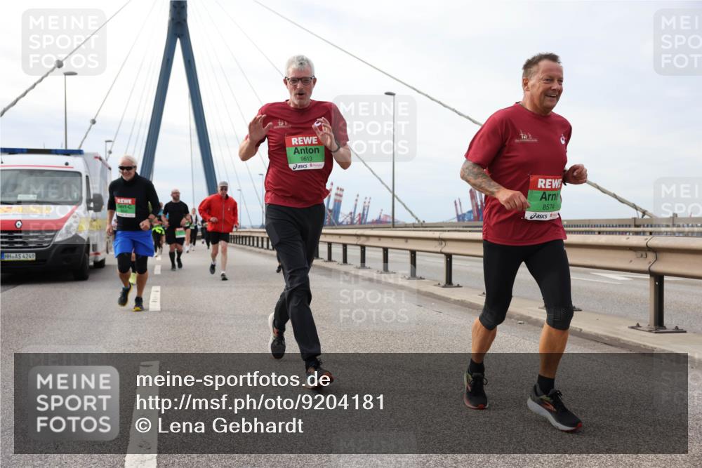 03.10.2025 - Köhlbrandbrückenlauf Lena Gebhardt http://msf.ph/oto/9204181 03.10.2025 15:55:48 Position 2 4249, 9613, 8574 meine-sportfotos.de