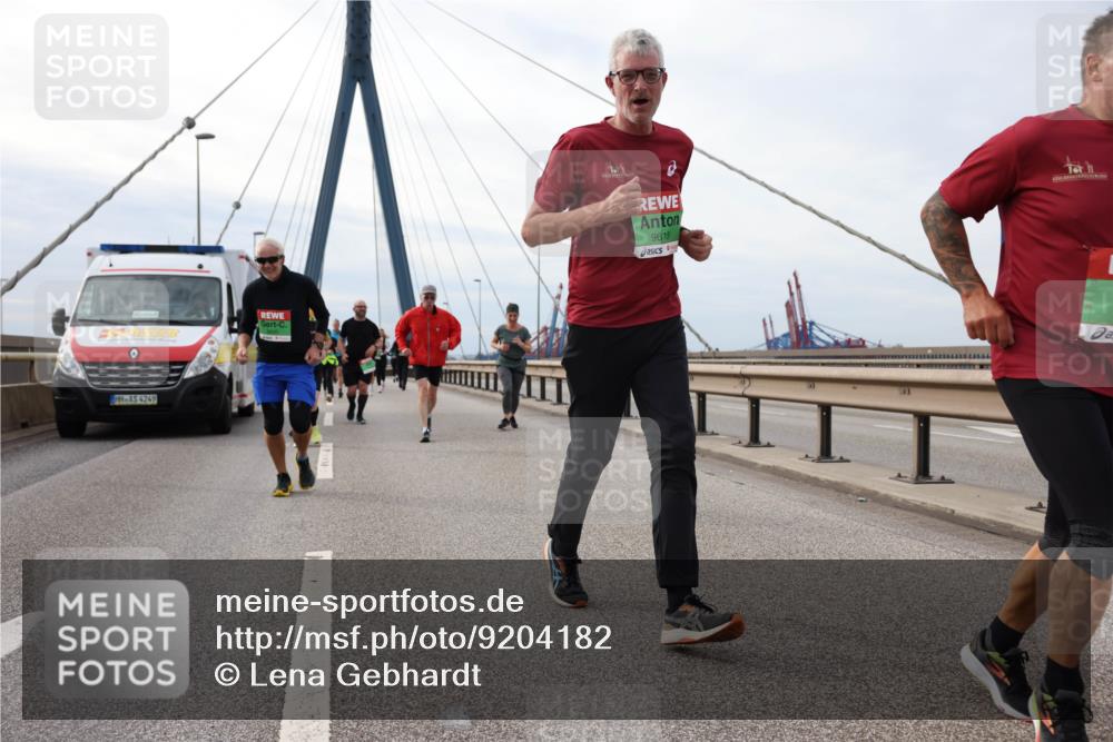 03.10.2025 - Köhlbrandbrückenlauf Lena Gebhardt http://msf.ph/oto/9204182 03.10.2025 15:55:49 Position 2 4249, 8830, 9613 meine-sportfotos.de