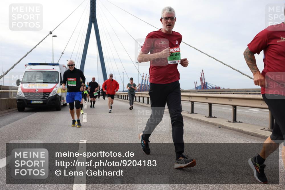 03.10.2025 - Köhlbrandbrückenlauf Lena Gebhardt http://msf.ph/oto/9204183 03.10.2025 15:55:49 Position 2 4249, 9613 meine-sportfotos.de