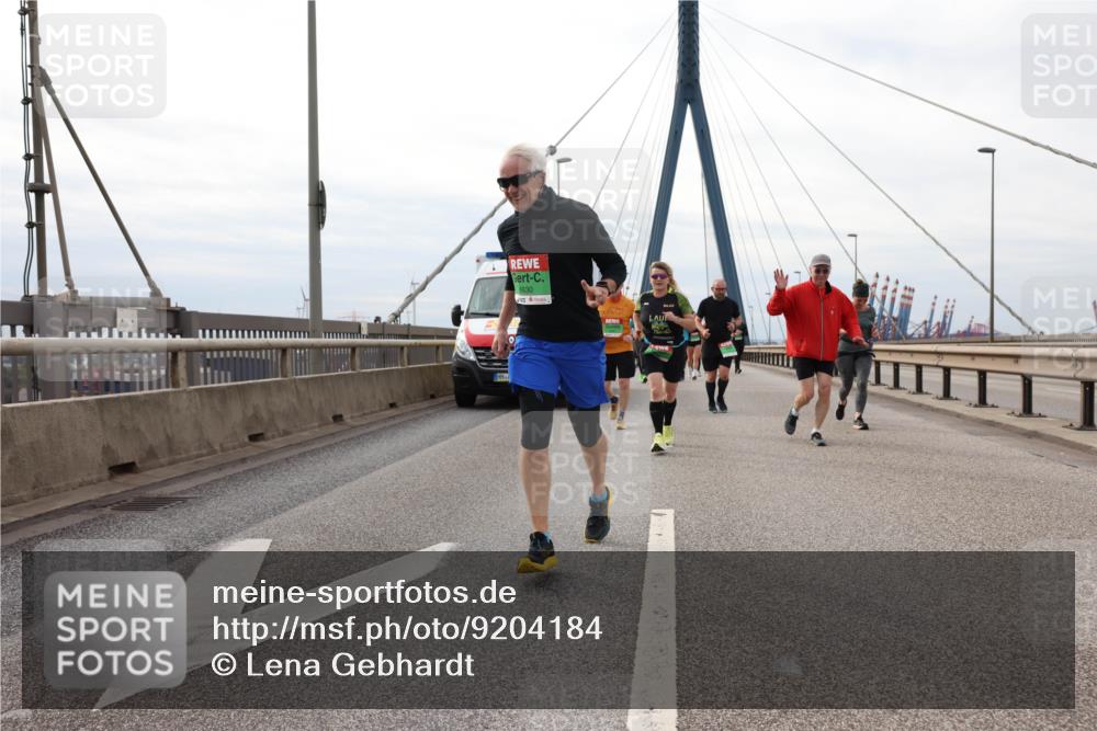 03.10.2025 - Köhlbrandbrückenlauf Lena Gebhardt http://msf.ph/oto/9204184 03.10.2025 15:55:50 Position 2 8830 meine-sportfotos.de