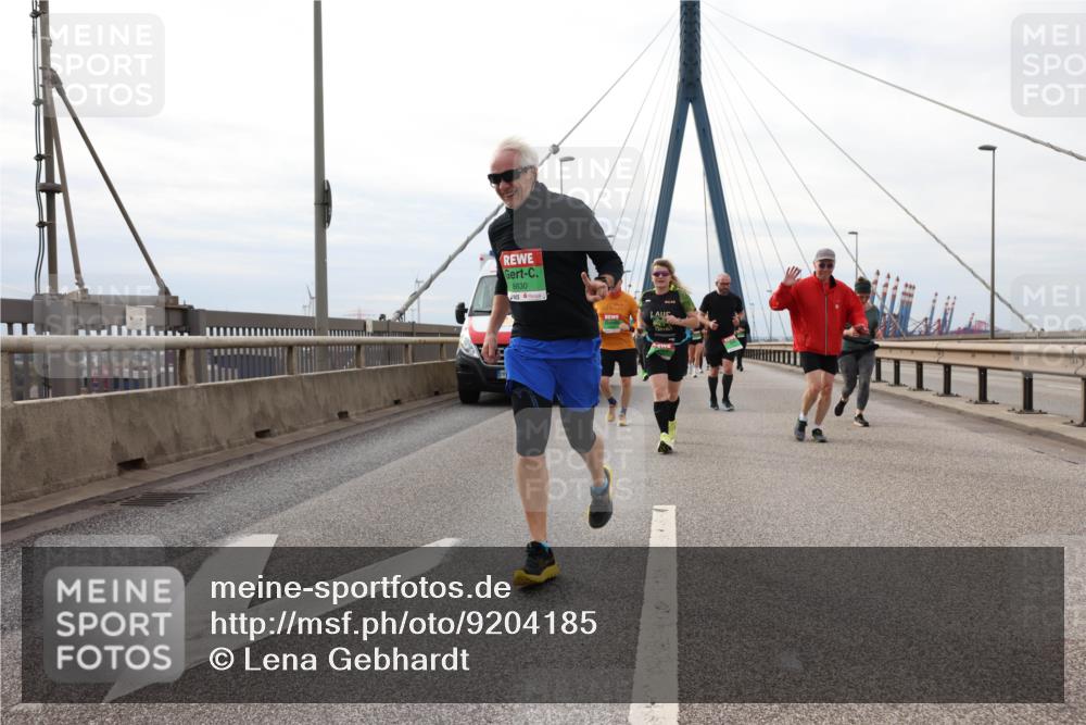 03.10.2025 - Köhlbrandbrückenlauf Lena Gebhardt http://msf.ph/oto/9204185 03.10.2025 15:55:50 Position 2 8830 meine-sportfotos.de