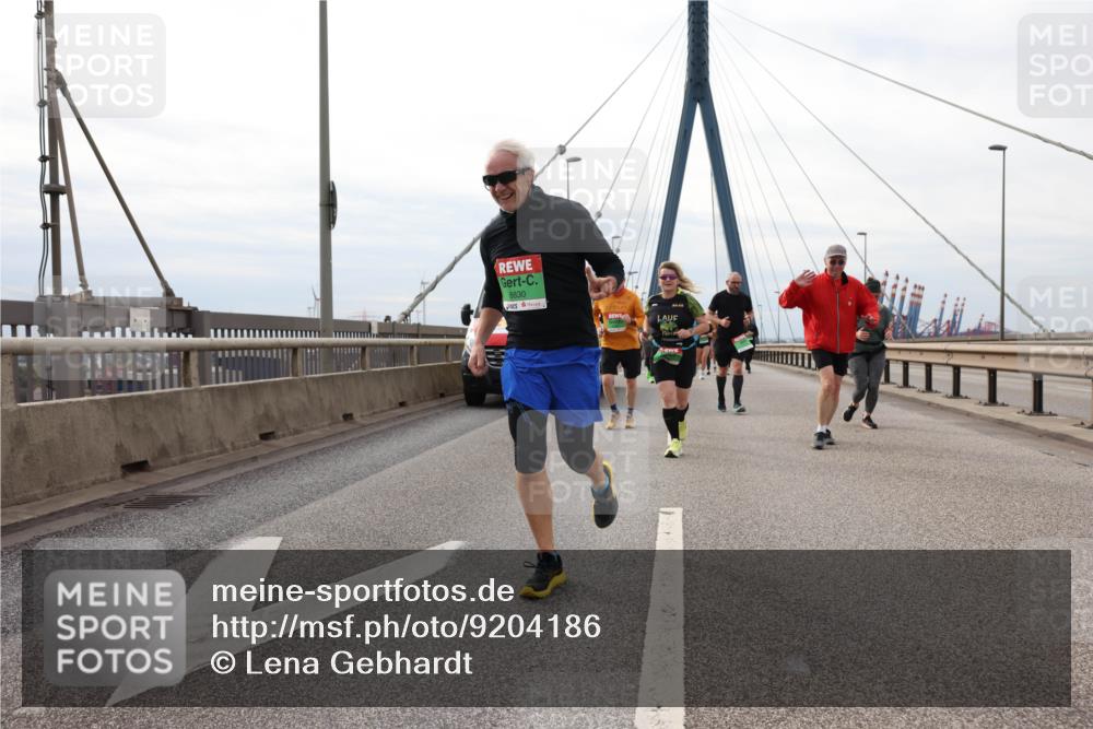 03.10.2025 - Köhlbrandbrückenlauf Lena Gebhardt http://msf.ph/oto/9204186 03.10.2025 15:55:50 Position 2 8830 meine-sportfotos.de