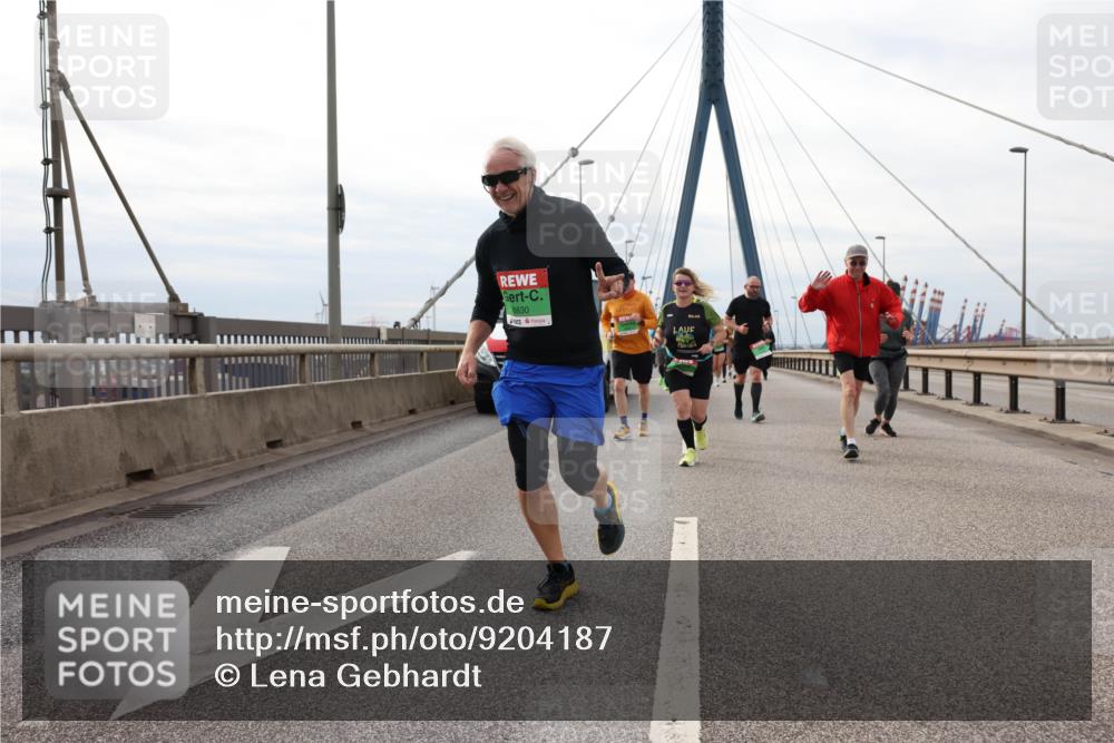 03.10.2025 - Köhlbrandbrückenlauf Lena Gebhardt http://msf.ph/oto/9204187 03.10.2025 15:55:50 Position 2 8830 meine-sportfotos.de