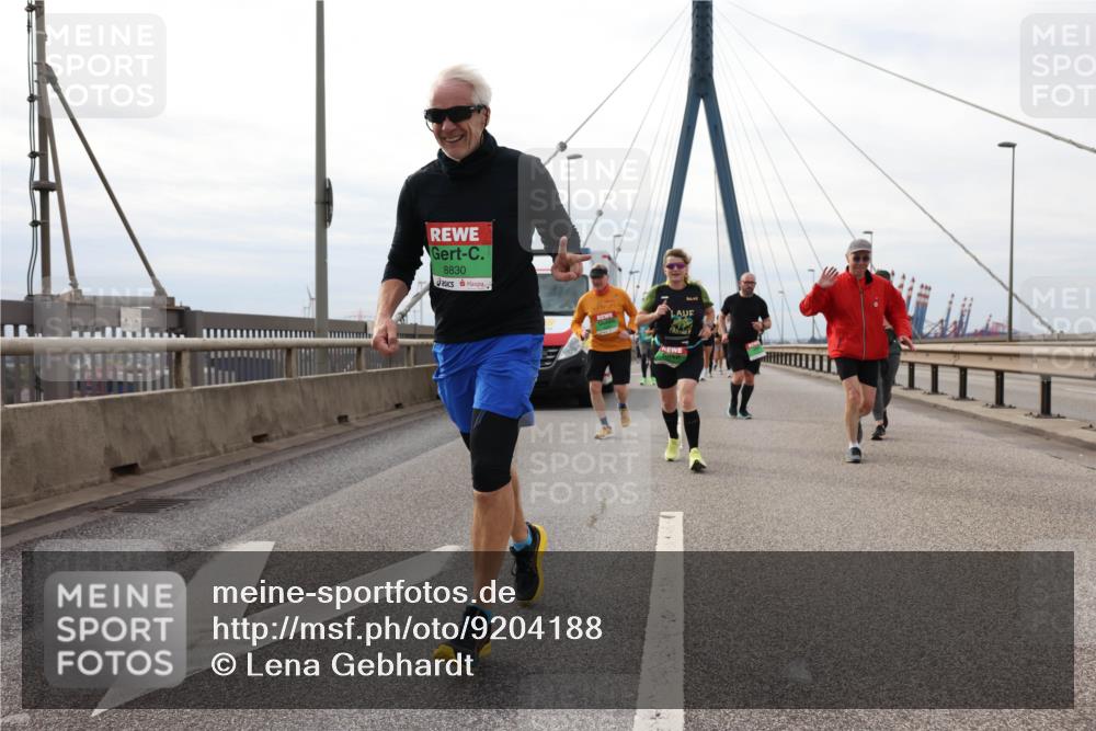 03.10.2025 - Köhlbrandbrückenlauf Lena Gebhardt http://msf.ph/oto/9204188 03.10.2025 15:55:50 Position 2 8830 meine-sportfotos.de